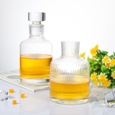 China Traditional Classic Whiskey Bottle Glass Whiskey Decanter Bottle Elegant Clear Whiskey Decanter Set With Optic for sale