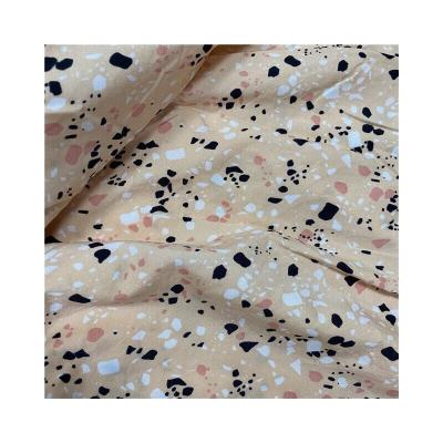 China Tear-resistant Polyester Scatter Print Pleated Fabric 100gsm Fabric Wash Textile Fabric for sale