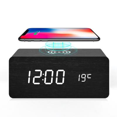 China 2020 Hot Selling LUMINOVA Wooden Led Temperature Digital Calendar Display Dimming Alarm Clock for sale