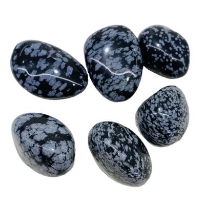 China Europe Wholesale Natural Crystal Snowflake Obsidian Tumble Fengshui Healing Folk Crafts Stone for sale