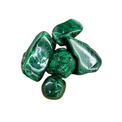 China Europe Wholesale Bulk High Quality Natural Shining Green Malachite Tumbled Stones Gem Crystal Crafts for sale