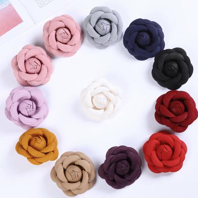 China Fashionable Camellia Made in China Brooch Flower Dish Needle Buckle Wool Fabric Classic Color Flower Jewelry Alloy Brooch Multi Felt Pins for sale