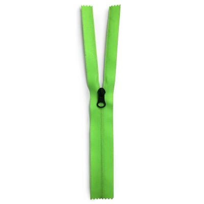 China Auto Lock Good Quality 40cm Green Waterproof Narrow End Nylon Zipper For Garment for sale