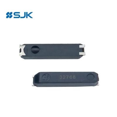 China Stable 7M 32.768KHZ SJK SMD 7015 Tuning Fork Crystal-Series Load Capacitance Cl 12.5pF à venda