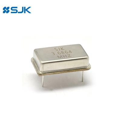 Chine VCXO 14 pin à taille réelle à travers trou avec sortie CMOS 3.3V ou 5V avec 20,4*13,1 mm à vendre