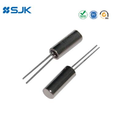 China Resonador de cristal de 3 x 8 mm a través del agujero con 32.768KHz 12.5pF ± 20ppm -20~+70°C en venta