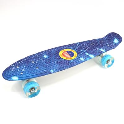 China 22 Inch Juvenile Mini Full Deck Plastic Board Cruiser Skateboard White With Big LED Wheel for sale