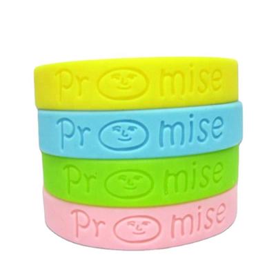 China Custom Personalized Silicone Wristband CLASSIC Silicone Wristband Rubber Wristband for sale