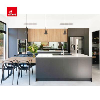 China Modern Design Matte Lacquer MDF Flat Panel Two Tone Kitchen Cabinets With Island Made In China for sale