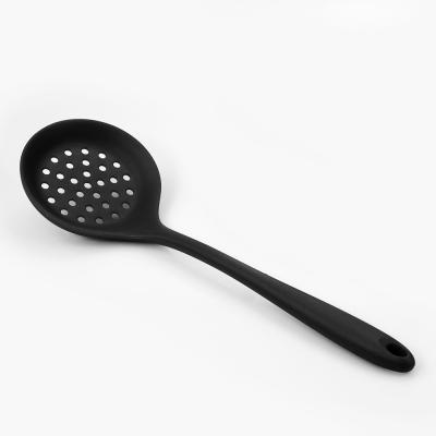 China Sustainable Food Grade Silicone Slotted Skimmer Spoon Strainer Spoon Kitchen Tools Silicone Colander for sale