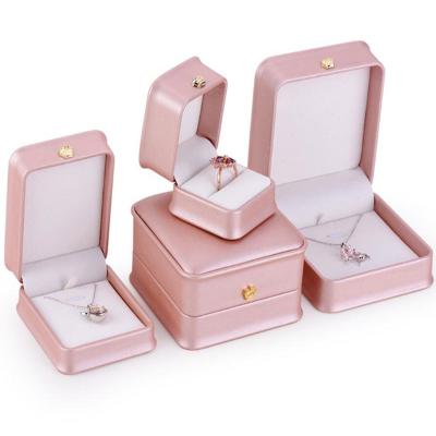 China Jewelry Box/Earring Box/Accessory Box/Jewelry Bead/PU Earring Ring Case Brooch Pearl Necklace Bracelet Box Pendant Jewelry Box Set crown jewelry box jewelry box ring box SH001 for sale