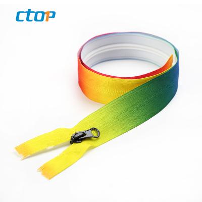 China Sustainable Wholesale Colorful Custom Engraved Zipper Rainbow Teeth Zipper for sale