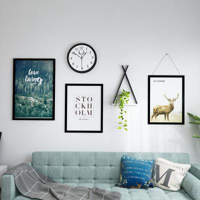 China Wholesale Nordic Simple Round Room Clock Shelf Iron Modern Design 2021 Radio Europe Wall Decoration Ling for sale