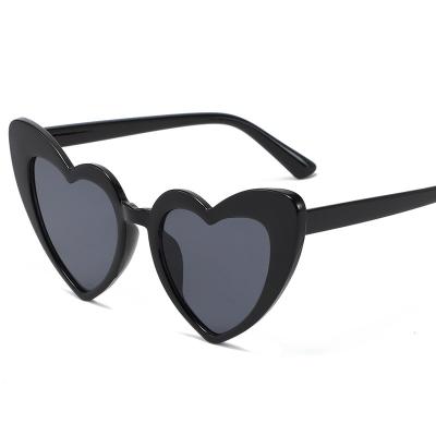 China Fashion sunglasses sell 2022 wholesale fashionable new design fashion heart women's sunglasses for sale