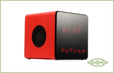 중국 자동 검사 PLL FM 라디오, Bluetooth 및 터치스크린 (S7300)를 가진 안녕 Fi 휴대용 목제 스피커 판매용