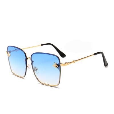 China Fashion Sunglasses Square Shape Luxury Trendy Metal Lens Rimless Sunglasses Oversized Gradient Bee Women Men Shading Sun Glass Sunglasses for sale