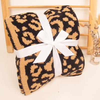 China Running Hot Selling Fluffy Soft Plush Anti-pull Branded Leopard Knitted Throw Blanket For Winter Sleeping for sale