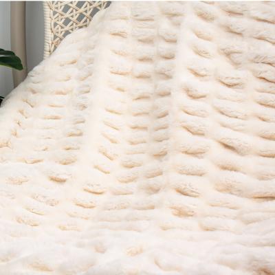 China Plain Bulk Large Chunky 100% Polyester Knit Luxury Faux Fur Throw Blanket For Sofa Home Decor for sale