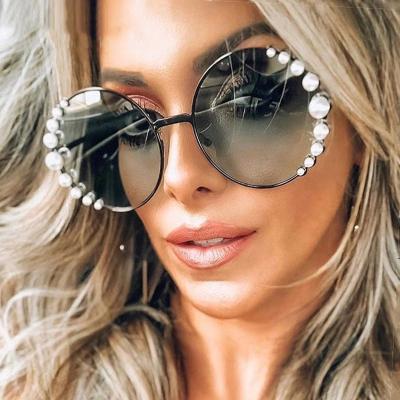 China Luxury Fashion Latest Pearl Studded Sunglasses 2424 Vintage Ocean Lens Round Shading Sunglasses For Women for sale