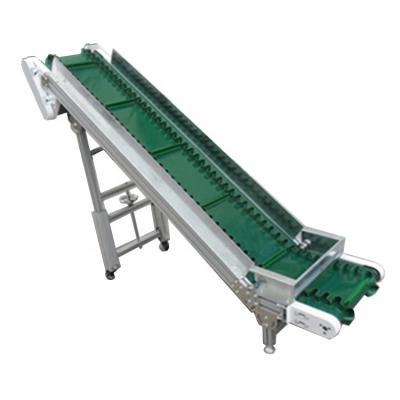 中国 Run Smooth Belt Cleated Conveyor Mobile Slope Hill Conveyor 販売のため