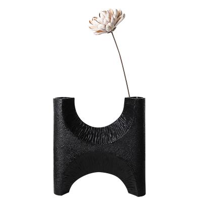 China Simple modern home decor textured black beige modern home decor Table Europe resin luxury vase for flowers for sale