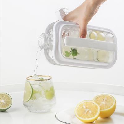 China Sustainable Ice Balls Bottle 2 in 1 Drinking Kettle and Ice Ball Maker for 17 Balls Easy to Use Ice Cube Trays for sale