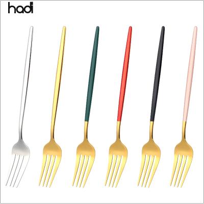 China Elegant Hospitality Supplies Fork Knife 18/10 Stainless Steel Gold Color Bulk Flatware Set Bulk Supplying Multiple Set Of Forks And Forks for sale