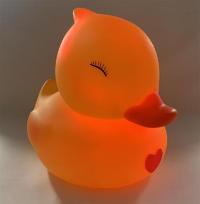 China Large Size PVC Floating and Flashing Rubber Led Flashing Toys Baby Duck Bath Toy for sale