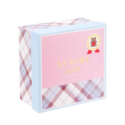 China Valentine's Day Recyclable Custom Christmas Gift Box Paper Packaging Box for sale