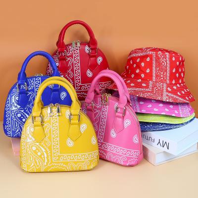 China 2021 Lady Factory Direct Sale Women Luxury Paisley Handbags Leather Trim 3 Piece Purse And Bucket Hat Set for sale