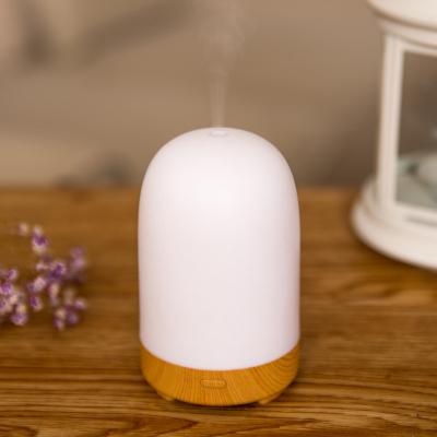 China 50ml Outdoor Portable Small Aroma Therapy Classic Ultrasonic Humidifier for sale