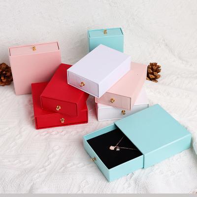 China Jewelery Packaging SUNDO Cardboard Jewelry Gift Box In Stock Paper Necklace Box Package Box For Jewelry Packaging for sale