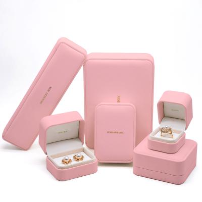 China Para de Cajas Jewelery Boxes SUNDO Luxury Leather Joyeria Wedding Elegant Pink Jewelery Ring Necklace Packaging Box Custom Logo Leather Jewelery Boxes for sale