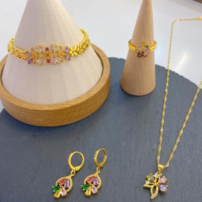 中国 2021 New Vintage Luxury Real 24K Gold No Fade Copper Zircon Dubai 24k Gold Jewelry Display Sets 販売のため