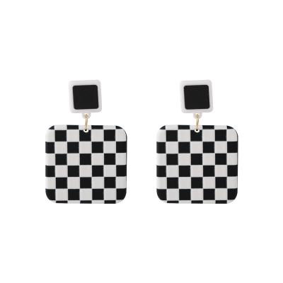 China 2022 FASHIONABLE black and white plaid earrings women new design modern metal geometric acrylic checkerboard girl heart for sale