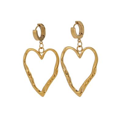 中国 FASHIONABLE Hot Sale Heart Shaped Titanium Stainless Steel Knot Earring Huggie Steel Earrings For Women 販売のため