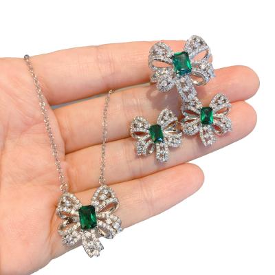 中国 Wholesale Vintage Simulation Emerald Green Crystal Stone Bone Chain Necklace Ring Bow Earrings For Women 販売のため