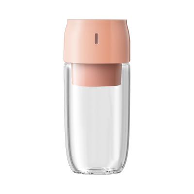 China New Mini Portable Cordless Electric Rechargeable RV Mini USB Easy To Clean Juicer Cup for sale