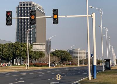 China resistencia galvanizada del viento de poste de la señal de tráfico de la inmersión caliente de los 8m en venta