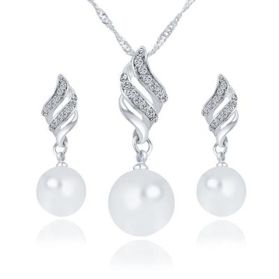 China Vintage Wedding Pearl Jewelry Necklace Earrings Set For Women Pearl Necklace Rhinestone Dangle Drop Earrings for sale