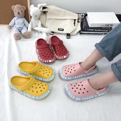 China Lightweight Thick Bottom Yeezy Men Women Slipper Women Summer Massage Slipper For Ladies Yeezy Unisex Slides EVA Sandals for sale