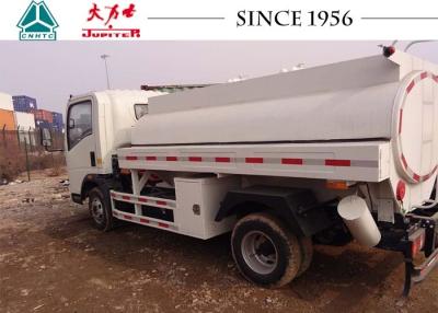 China SINOTRUK HOWO 4x2 10000 liter brandstof Bowser Truck Te koop