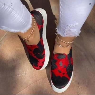 China Good Quality Women Round Outdoor Loafers Slip On Light Round Toe Sneaker Shoes Women Vulcanized Casual Shoes for sale