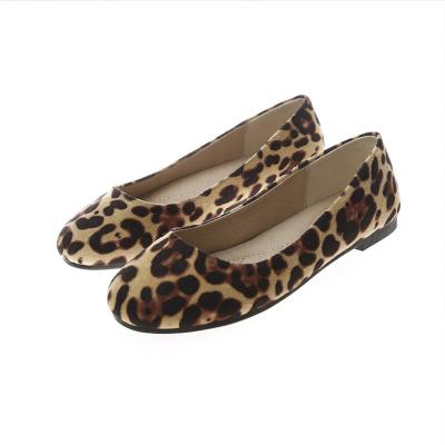 China Wholesale Lady Round Toe Plus Size Women's Round Toe 2022 New Spring Flat Comfortable Leopard Loafers Slip On for sale