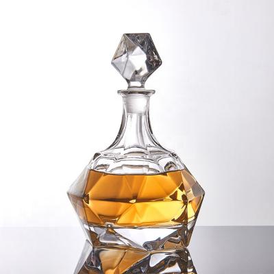 China Barware New Design Viable Wholesale Hot Sale Diamond Cut Crystal Whiskey Decanter For Hotel Restaurant Home for sale