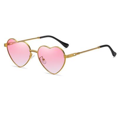 China Fashion Sunglasses Newcomers In Stock Metal Frame With LOGO Printed Trendy Heart Shaped Sunglasses For Women for sale