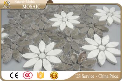 China Estampado de plores gris mezclado blanco del mosaico de mármol waterjet de la decoración interior en venta