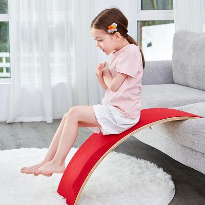 China Children's Wooden Curvy Wooden Fitness Balance Board Balance Entertainment Baby Wooden Board for sale