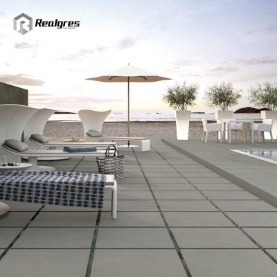 China Modern 600X600 Porcelain Exterior Floor Matte Wear-Resistant Light Gray Glossy Anti Slip External Tiles for sale