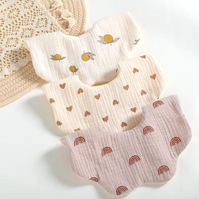 中国 Hotsale Baby Bibs Newborn Cotton Gauze Petals Cute Rotating Bibs Waterproof Thickening 販売のため